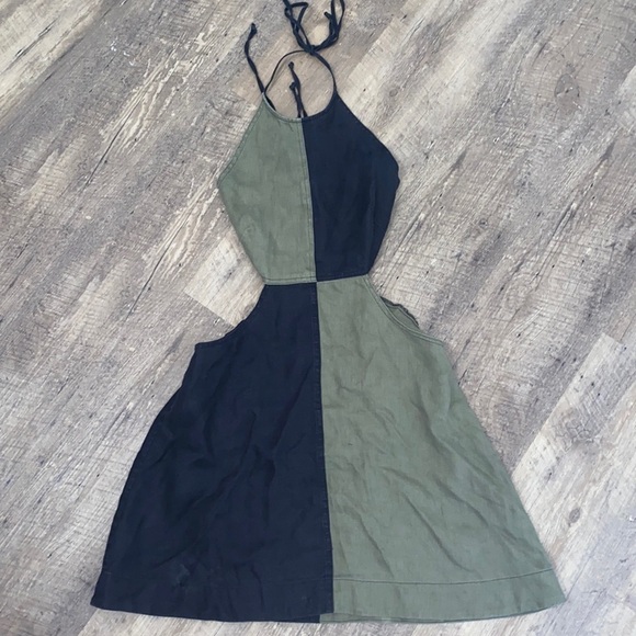 Matthew Burch Colorblock Cutout Open Back Linen Mini Halter Dress - Picture 5 of 16